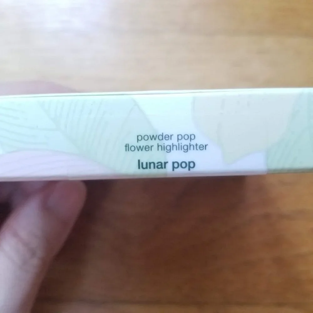 NEW Clinique Flower Lunar Pop Powder Highlighter